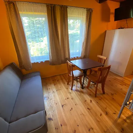 Rozane Wzgorze Ośrodek wypoczynkowy *